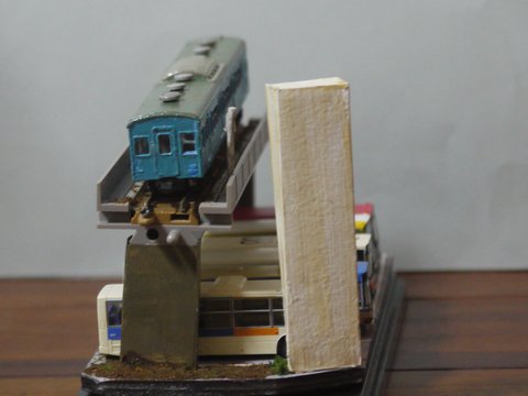 ���ˉ��o�X�Ԍɂ̃W�I���}���E���猩���摜