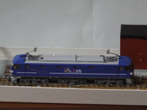 機関車展示台ジオラマ上のEF210-100新塗装の画像