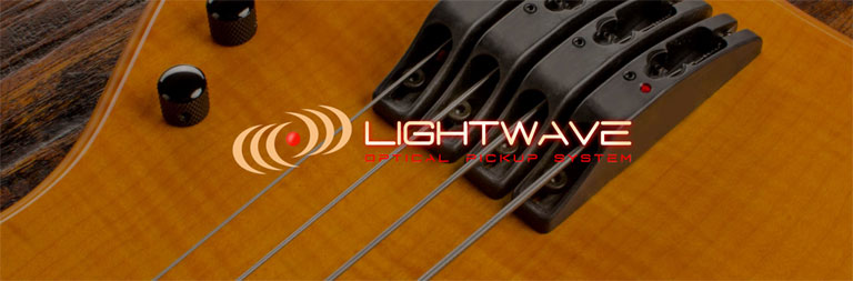 WillcoxはLightWaveという光学ピックアップを使うギター