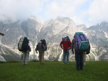 �S���h���ɏ���ăe�C�N�I�t��