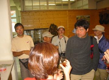 酒工場の見学の後、試飲