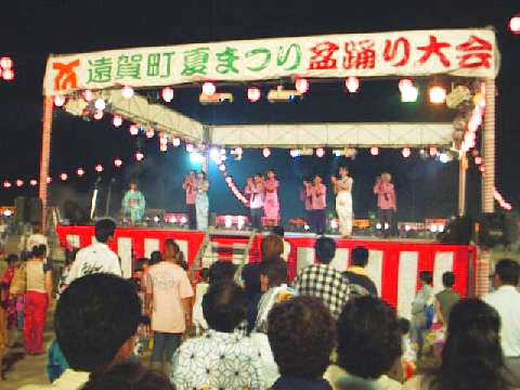 �~�x��̍��Ԃɕ���ł̃C�x���g�i�p���p���_���X�j�̂悤��