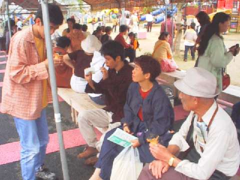 �t�[�h�^�E���Ōy�����H