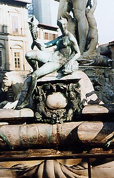 ジニヨリ−ア広場の「ネプチュ−ン噴水」