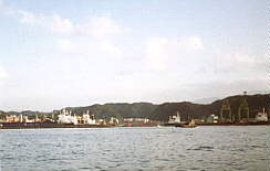 2.基隆港(右)