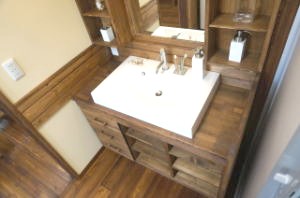 間仕切り変更で広げた洗面室のリフォーム事例写真は所沢市のN様邸