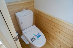無垢材を使ったトイレのリノベ　さいたま市事例写真　アフター