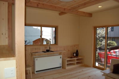 狭山市で建てた自然素材の家。リビングダイニングの蓄熱暖房機