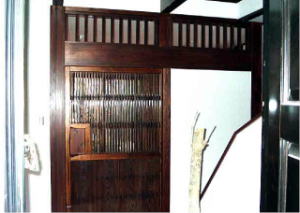 古材の蔵戸を使ったリフォーム　杉の差し鴨居と欄間の格子