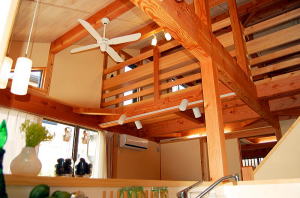 所沢市の自然素材の大屋根の家
