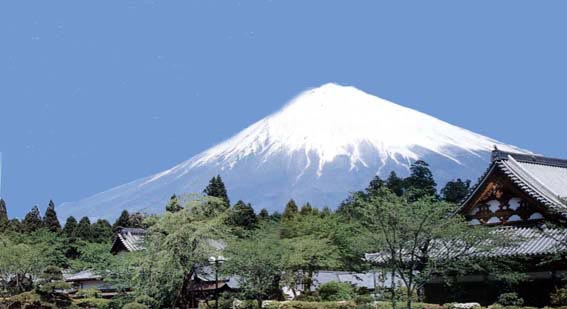 夏の本山塔中と富士 (35KB)
