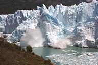 崩れる氷河